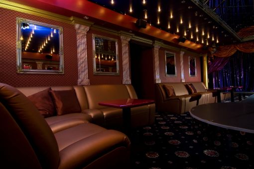 ナイトクラブの店内